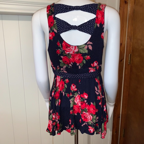 Forever 21 Navy and Red Rose Top - Picture 2 of 6